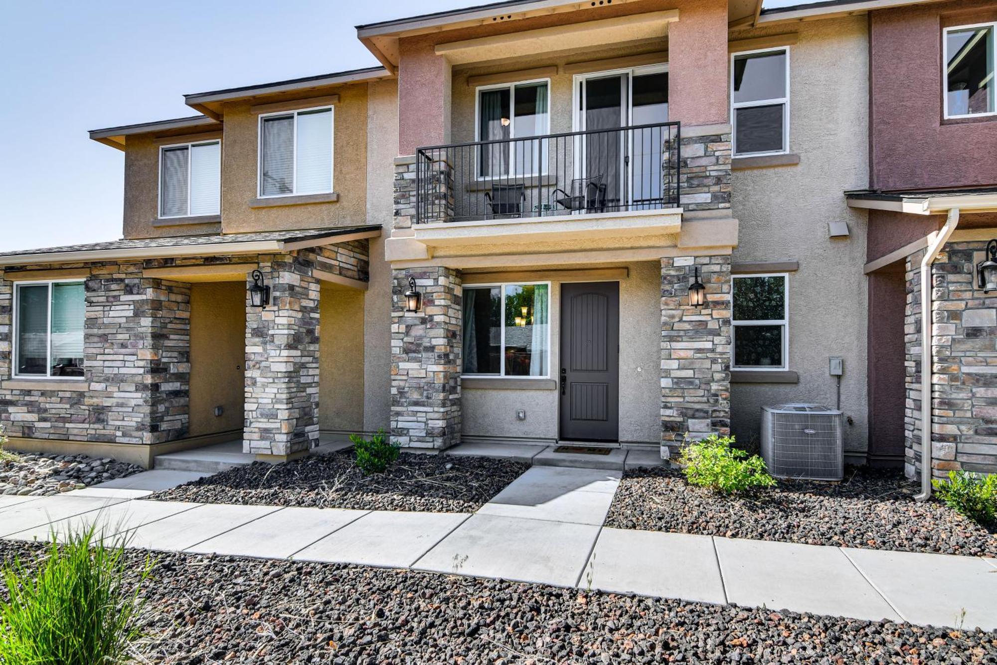 Central Carson City Townhome, 1 Mi To Downtown! Exterior photo