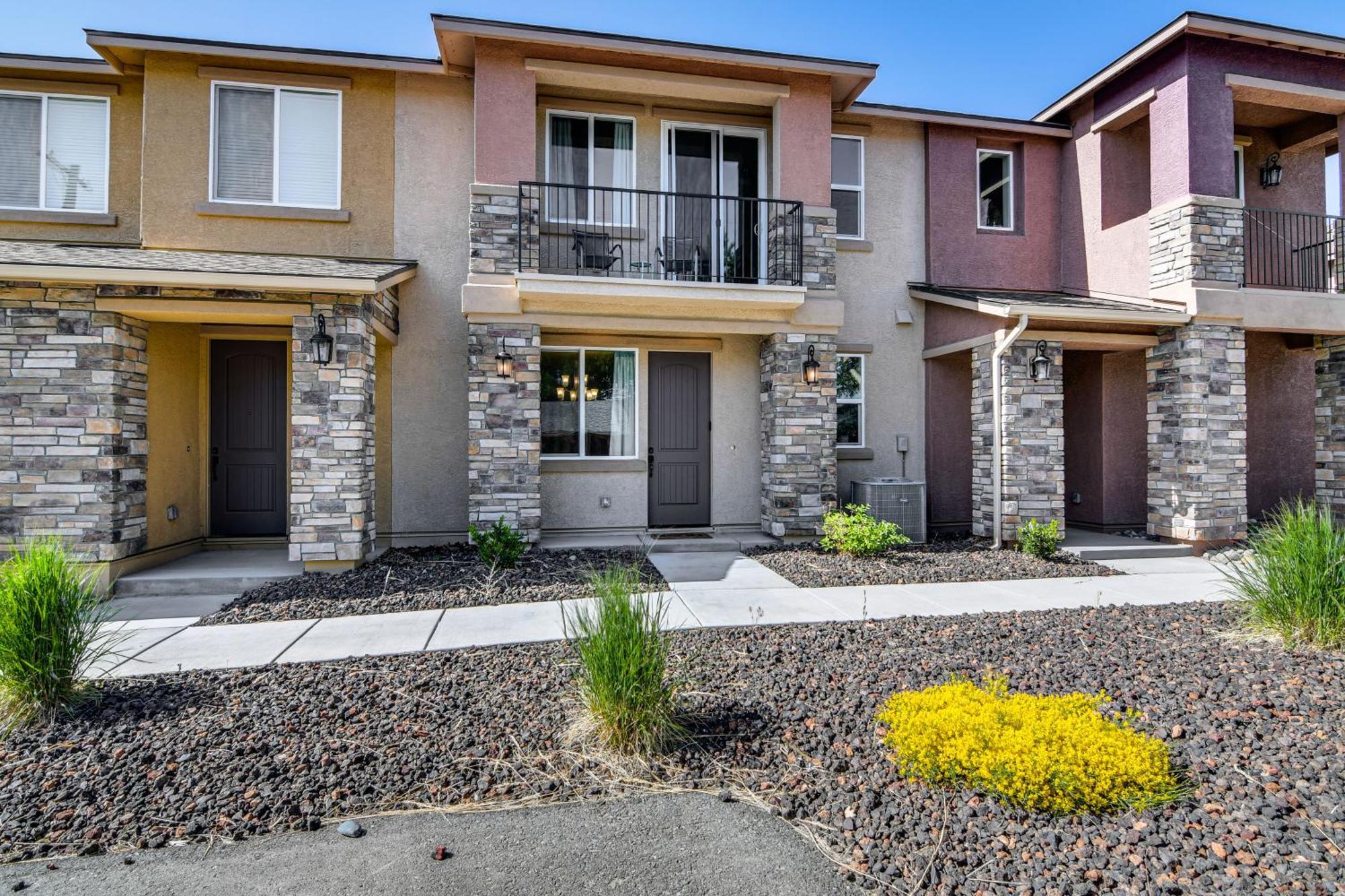 Central Carson City Townhome, 1 Mi To Downtown! Exterior photo